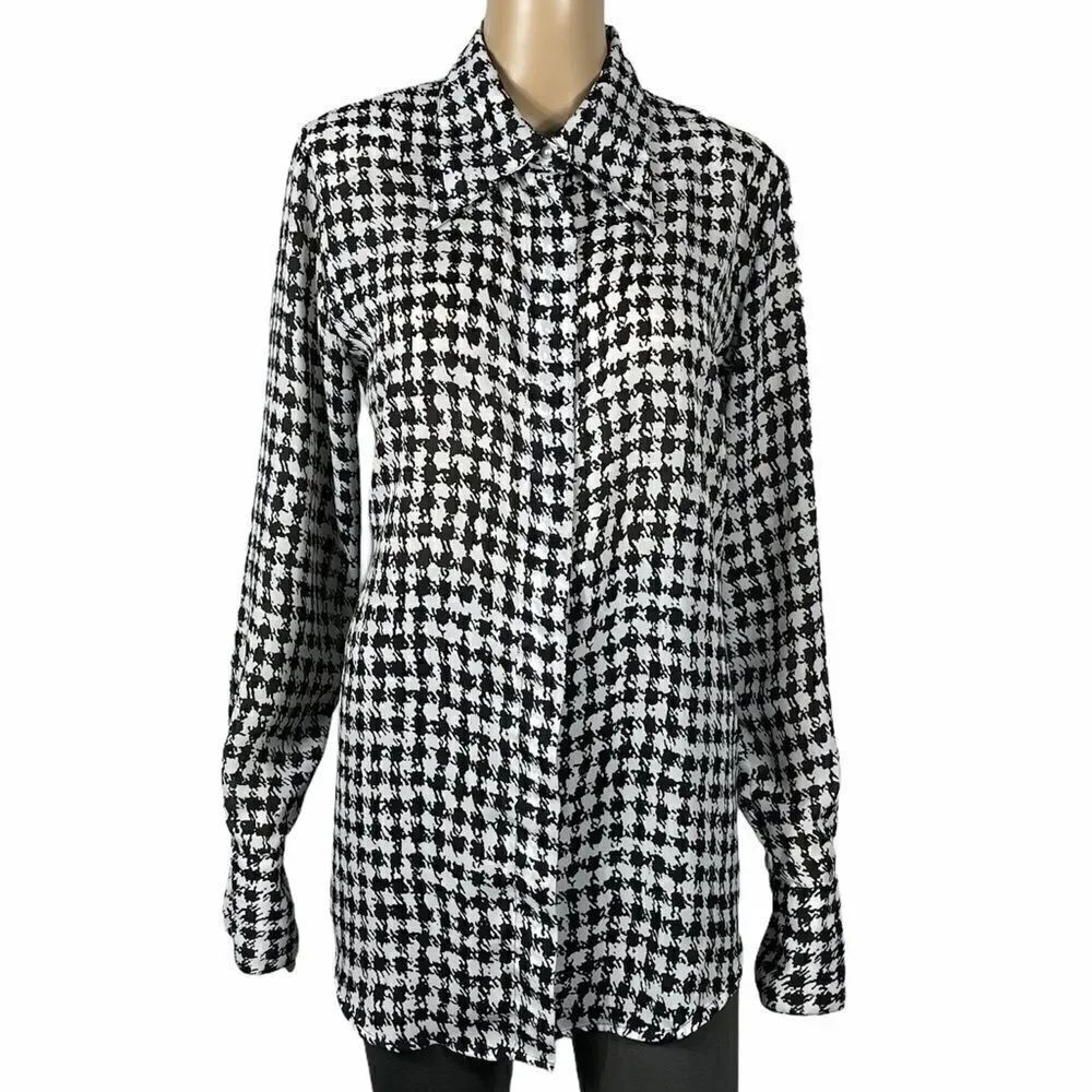 Metropolitan Black & White Houndstooth Long Sleeve Button Up Top